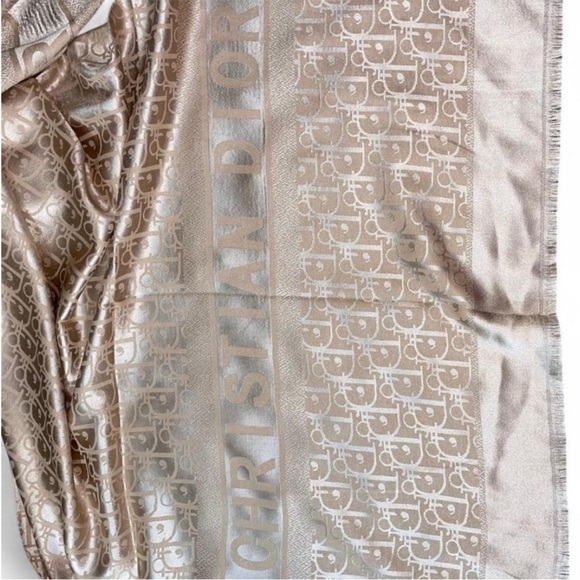 Elegant Beige Designer Scarf - Picture 4 of 6